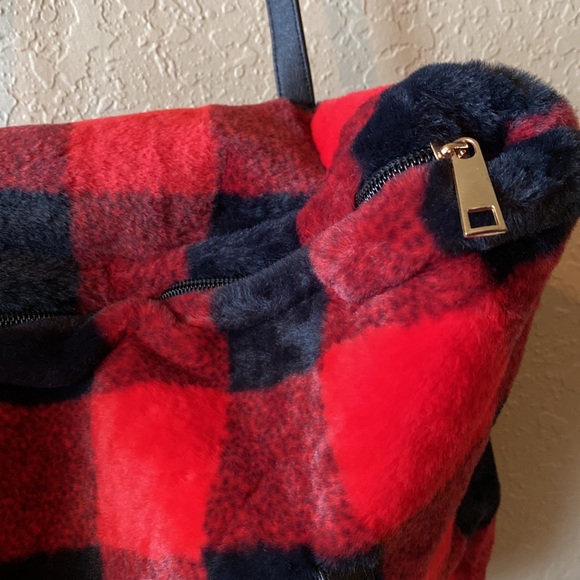 Faux Fur Black and Red Buffalo Plaid Zipper Tote Bag - Picture 9 of 13